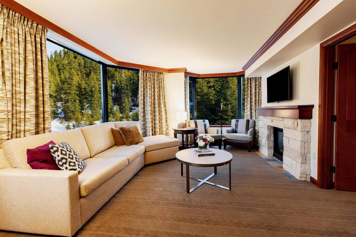 Deluxe Suite, Fireplace (Forest View)