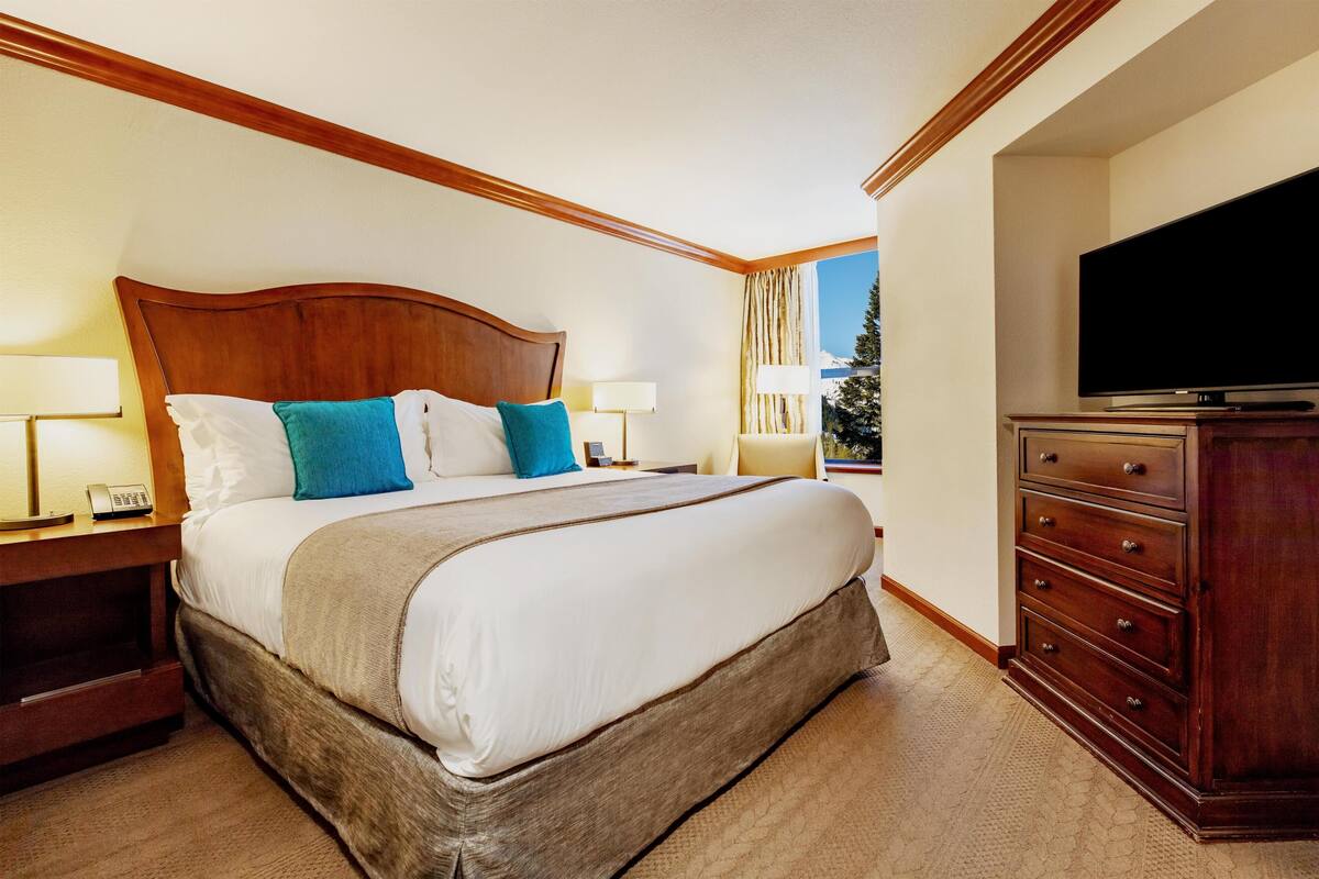 Premium bedding, in-room safe, desk, blackout curtains
