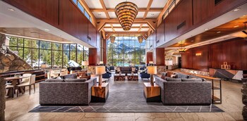 Reception area at Everline Resort and Spa, Lake Tahoe