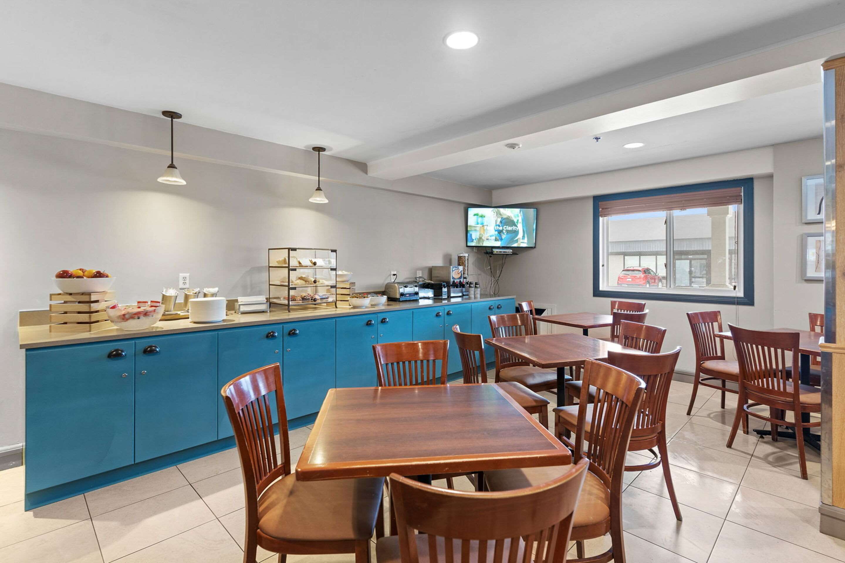 free daily continental breakfast