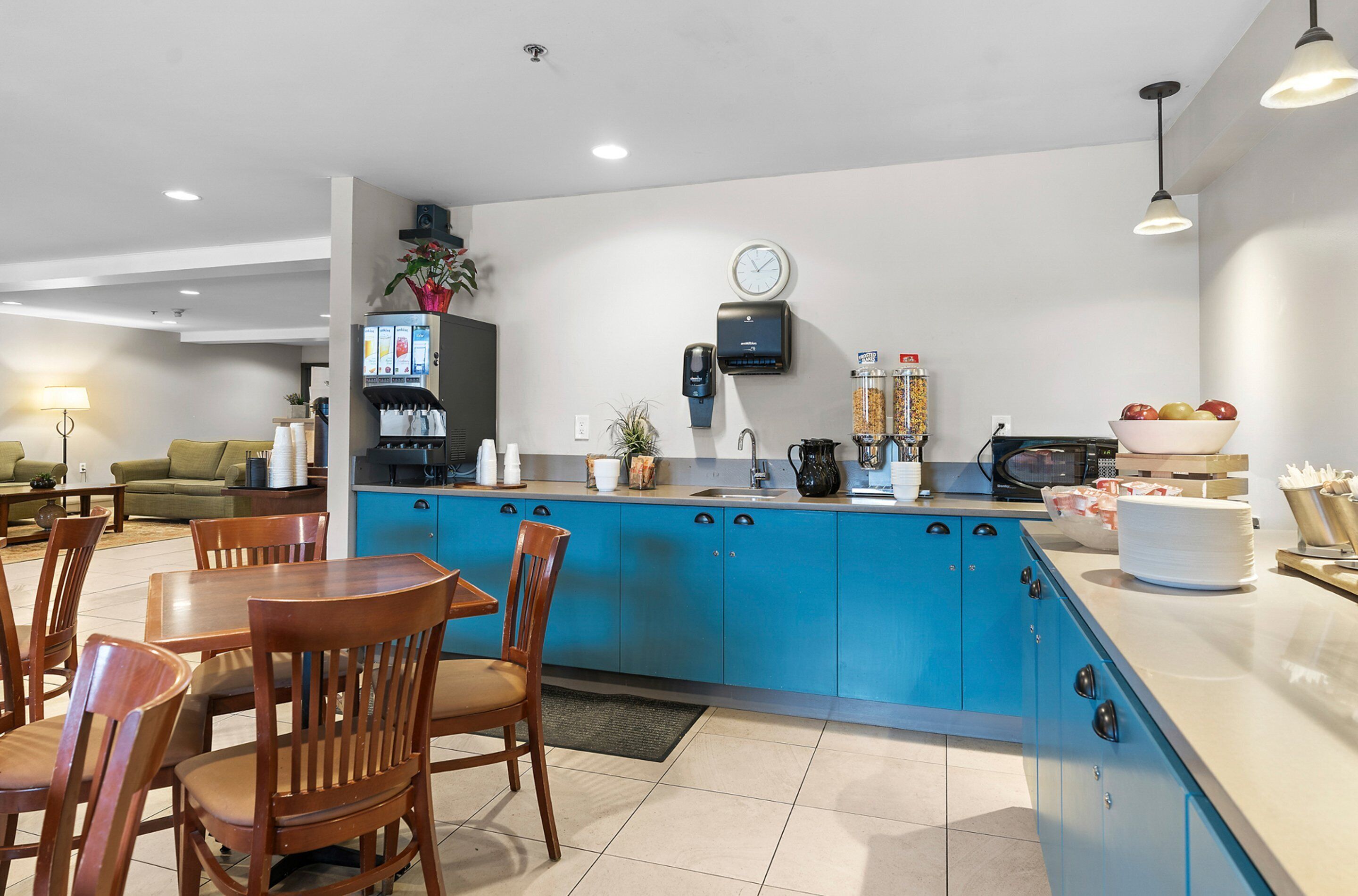 free daily continental breakfast