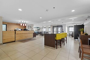 Lobby - Country Inn & Suites by Radisson, Saskatoon, SK (Saskatoon)