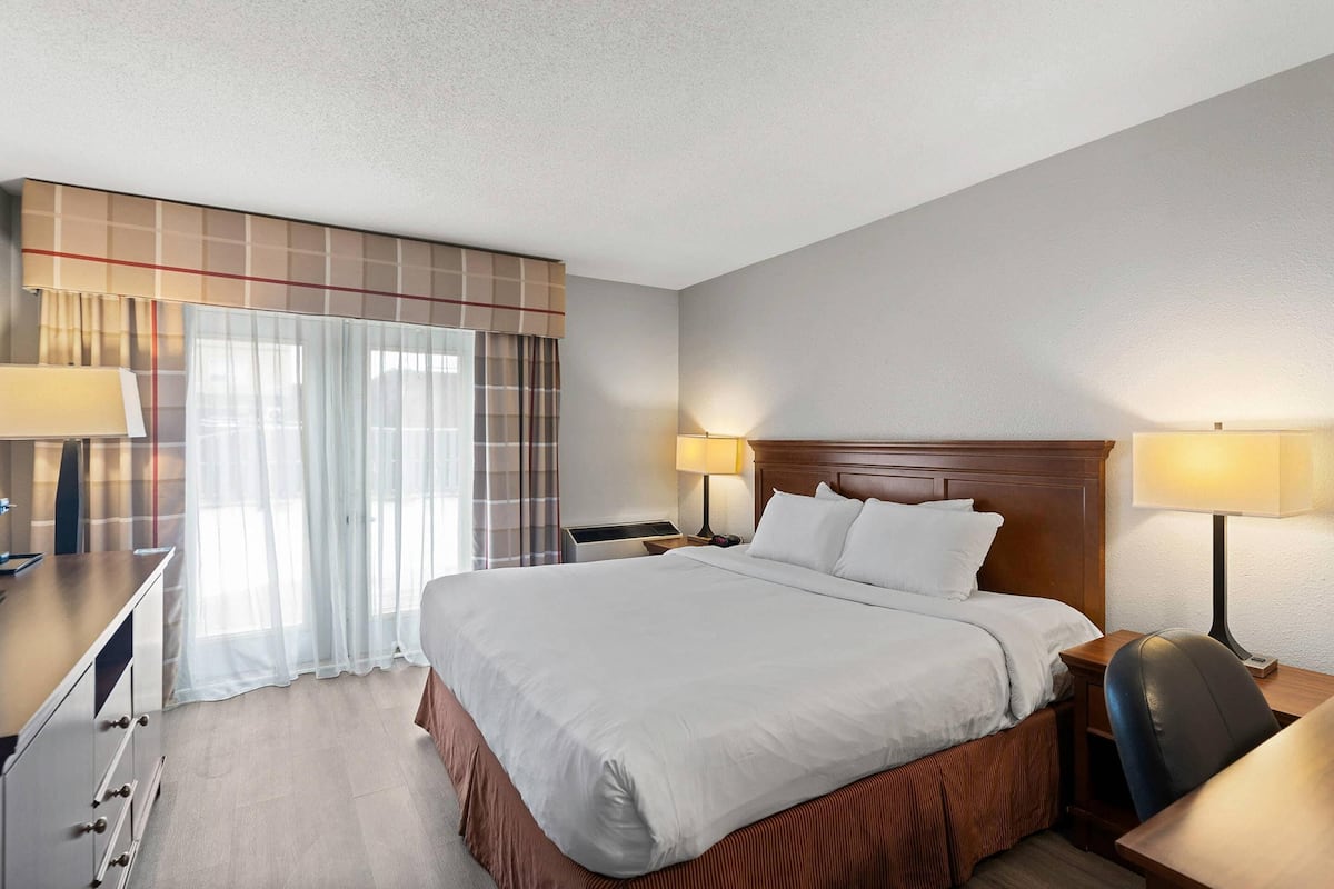 Premium bedding, pillowtop beds, desk, laptop workspace