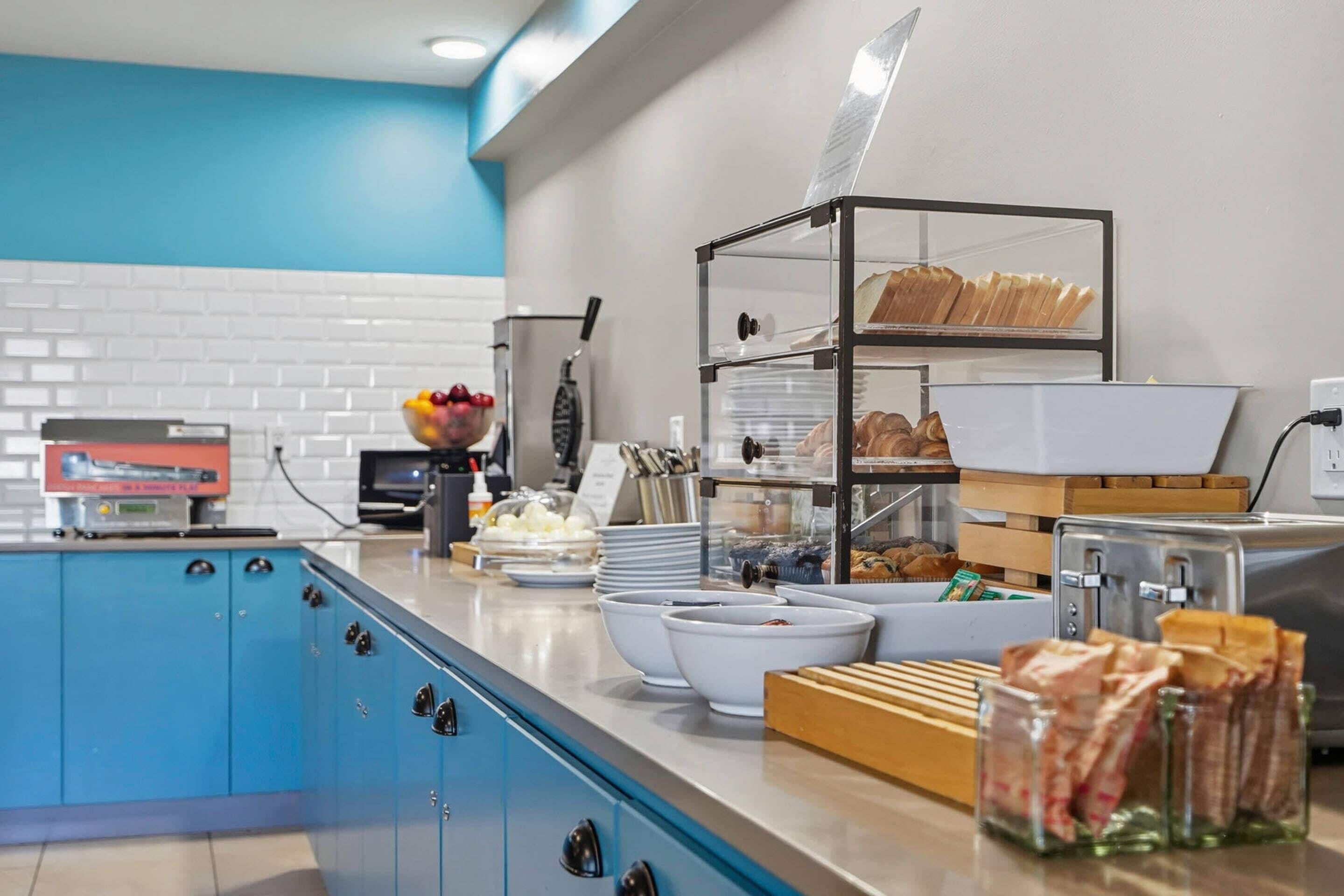 Free daily continental breakfast 