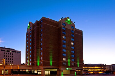 Holiday Inn and Suites Winnipeg Downtown by IHG
