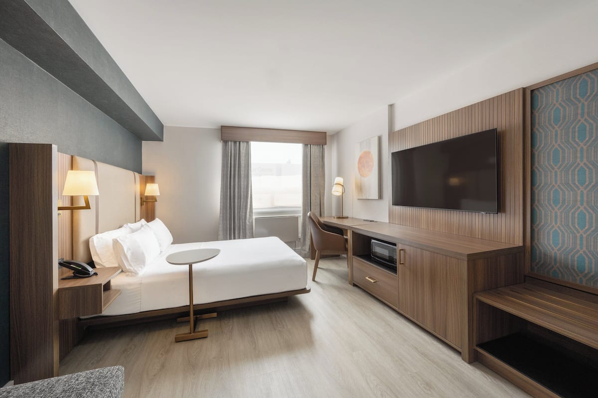 1 bedroom, Egyptian cotton sheets, down comforters, pillowtop beds