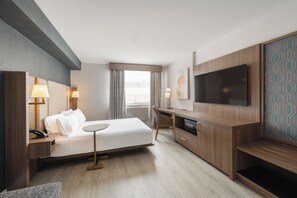 Egyptian cotton sheets, down comforters, pillowtop beds, desk - Holiday Inn & Suites Winnipeg Downtown by IHG (Winnipeg)