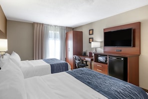 Standard-Doppelzimmer, 2 Doppelbetten | Allergikerbettwaren, Schreibtisch, Verdunkelungsvorhänge