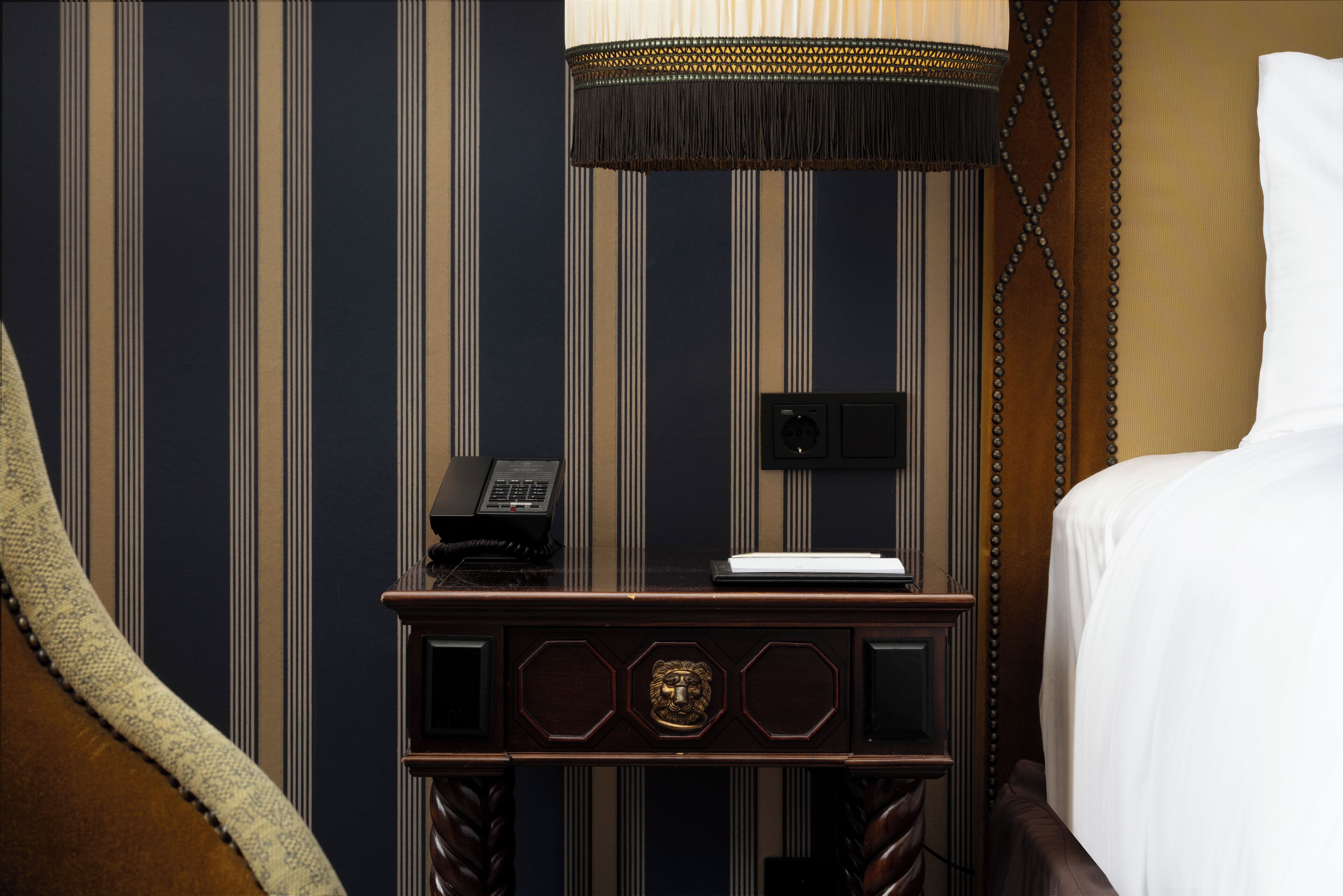 deluxe double room, 1 king bed | premium bedding, in-room safe, desk, blackout curtains