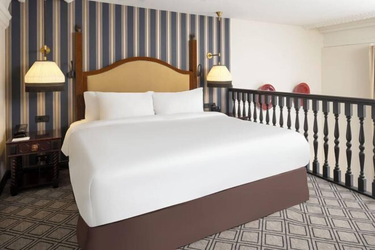 Premium bedding, in-room safe, desk, blackout drapes