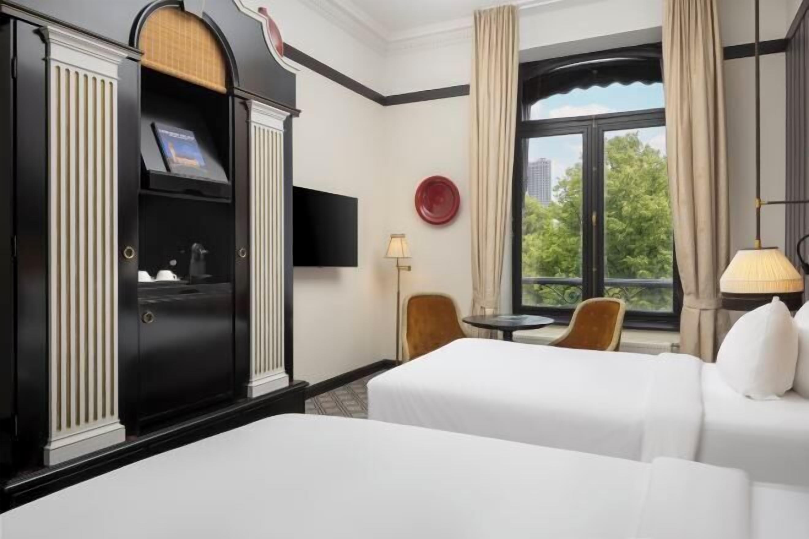 Premium bedding, in-room safe, desk, blackout curtains