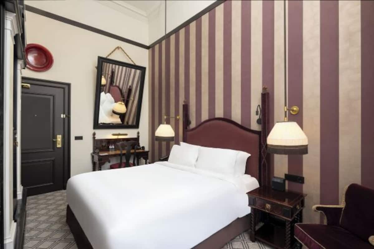 Premium bedding, in-room safe, desk, blackout curtains