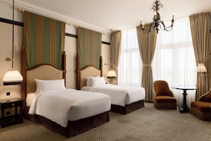 Premium bedding, in-room safe, desk, blackout drapes