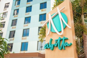 Vista frontal de la propiedad