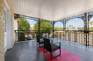 ห้องบิสซิเนส, เตียงใหญ่ 2 เตียง, ปลอดบุหรี่ | ตู้นิรภัยในห้องพัก, เตารีด/โต๊ะรีดผ้า, เปล/เตียงเด็กอ่อน (ฟรี)