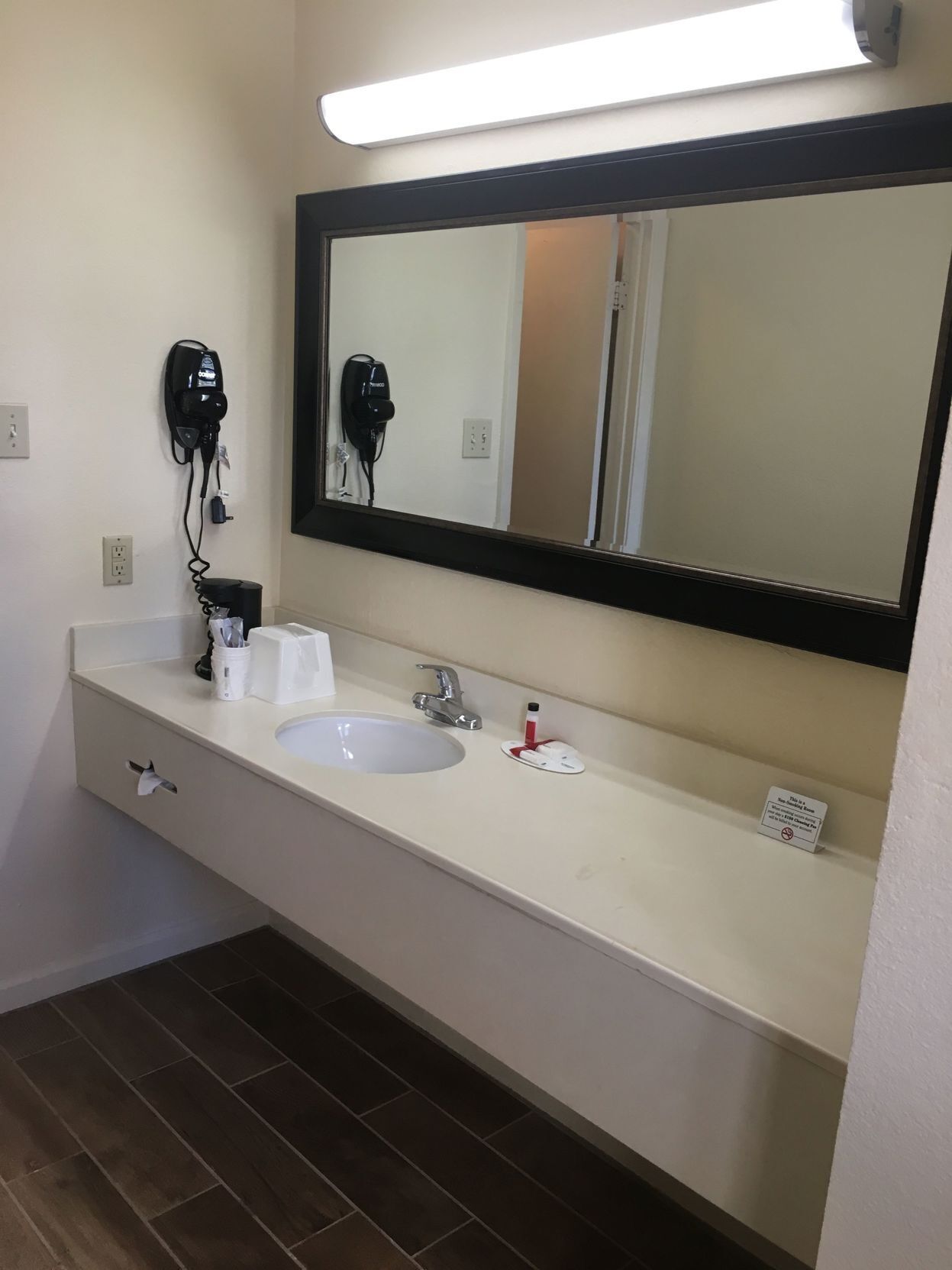Baño | Secador de pelo y toallas