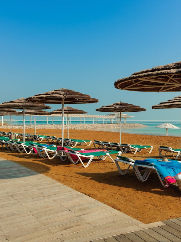 Spiaggia privata, cabine da spiaggia gratuite, lettini da mare
