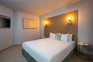 Superior Junior Suite | Hypo-allergenic bedding, in-room safe, desk, blackout drapes - Leonardo Club Hotel Dead Sea (Tamar)