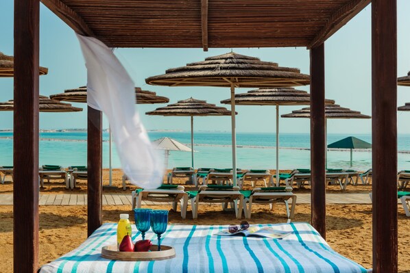 Private beach, free beach cabanas, sun-loungers, beach umbrellas