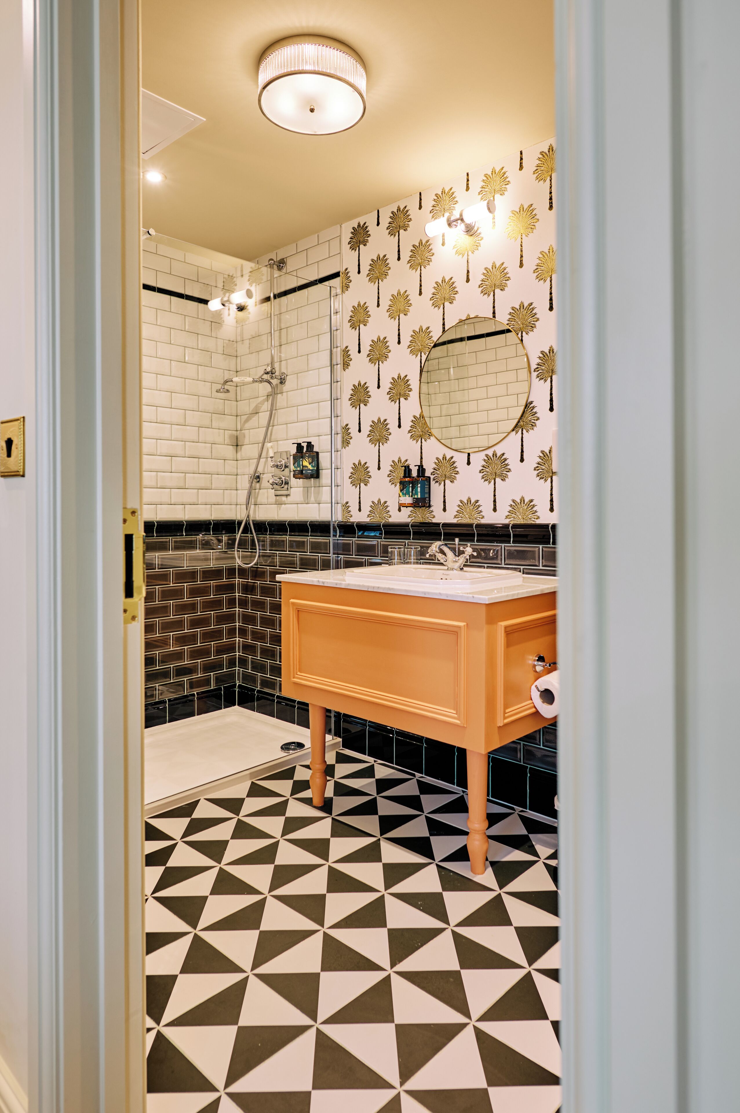 executive double room | bathroom | separate bathtub and shower, free toiletries, hair dryer, towels