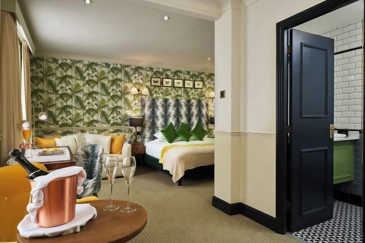 In-room safe, individually decorated, individually furnished, desk