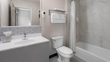 Combined shower/tub, hair dryer, towels