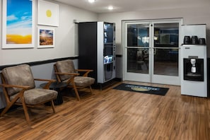 Lobby - Days Inn by Wyndham Moosic (Moosic)