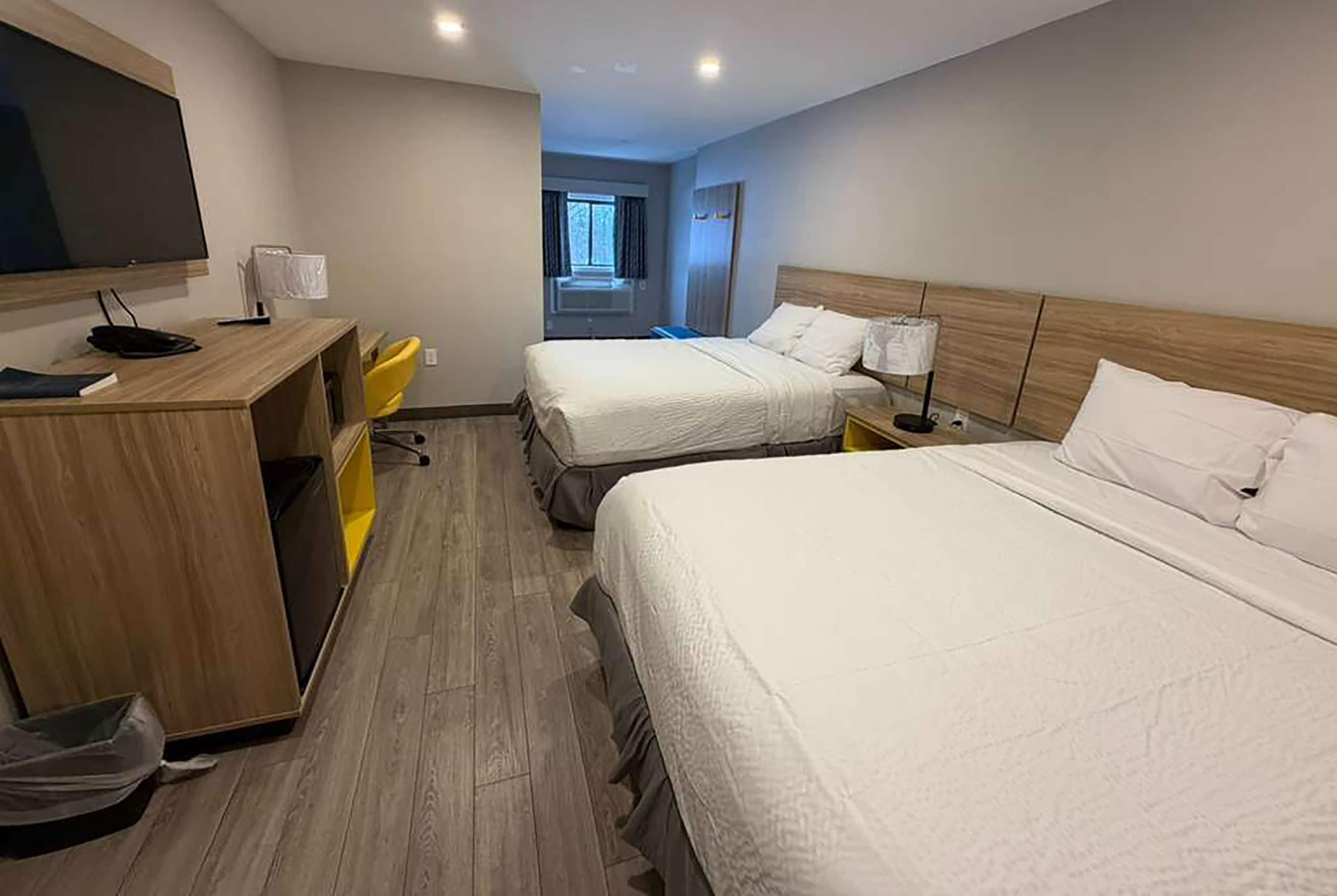 Iron/ironing board, free WiFi, bed sheets, alarm clocks