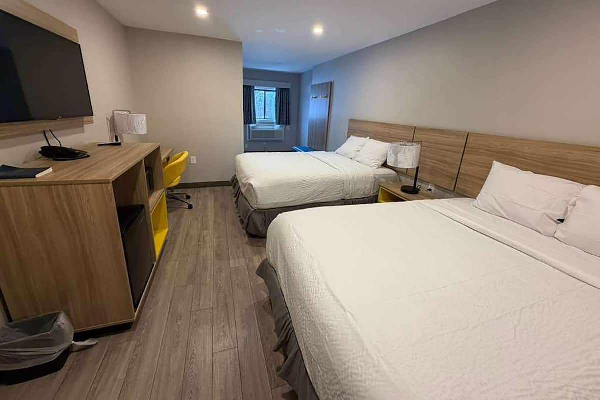 Iron/ironing board, free WiFi, bed sheets, alarm clocks