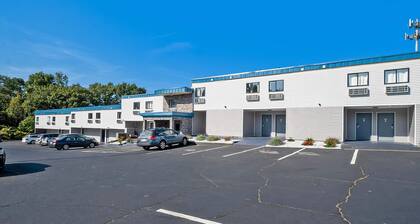 Days Inn by Wyndham Moosic