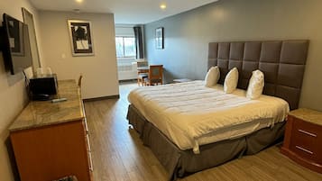 Tabla de planchar con plancha, wifi gratis, ropa de cama y despertador