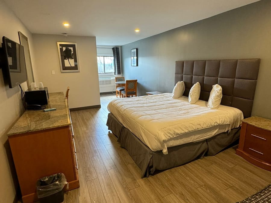 Iron/ironing board, free WiFi, bed sheets, alarm clocks