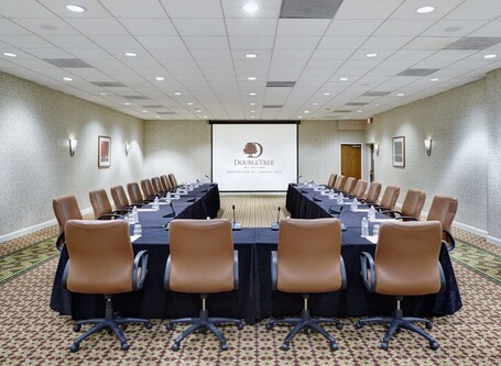 DoubleTree by Hilton Washington DC Crystal City - Image 39