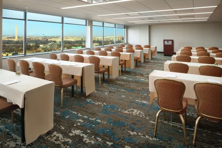 DoubleTree by Hilton Washington DC Crystal City - Image 36