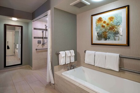 DoubleTree by Hilton Washington DC Crystal City - Image 85