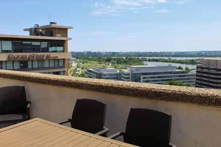 DoubleTree by Hilton Washington DC Crystal City - Image 22