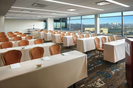 DoubleTree by Hilton Washington DC Crystal City - Image 34