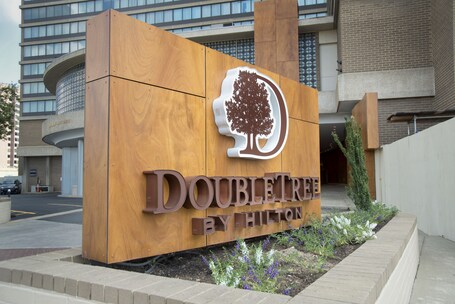DoubleTree by Hilton Washington DC Crystal City - Image 19