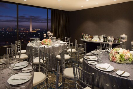 DoubleTree by Hilton Washington DC Crystal City - Image 13