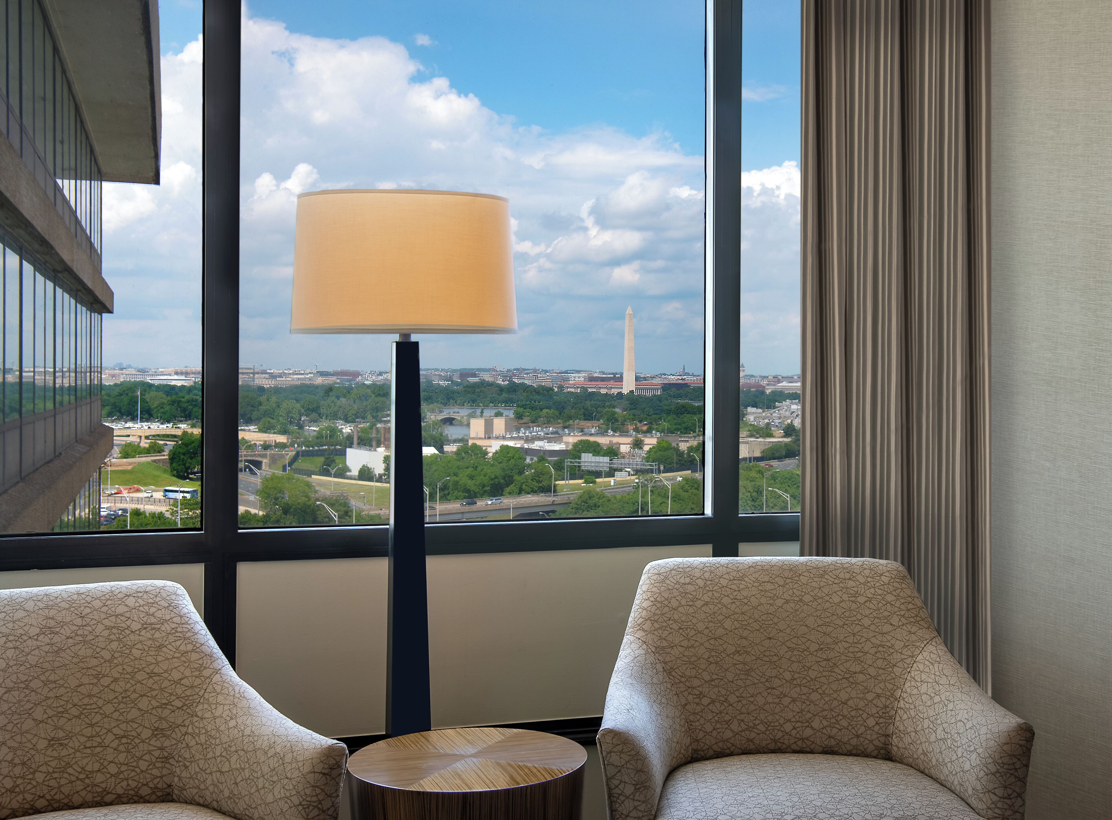 Washington DC View - 1 King Bed | Premium bedding, in-room safe, desk, free cribs/infant beds