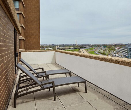 DoubleTree by Hilton Washington DC Crystal City - Image 21