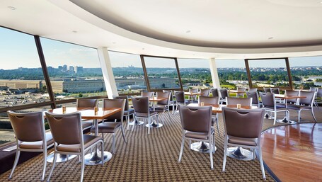 DoubleTree by Hilton Washington DC Crystal City - Image 26