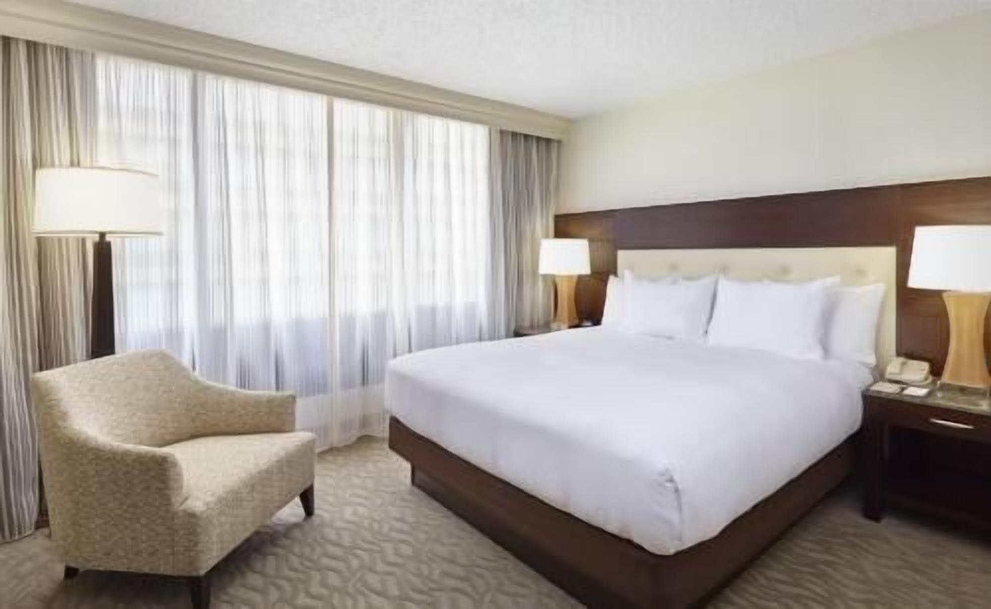 Premium bedding, in-room safe, desk, free cribs/infant beds