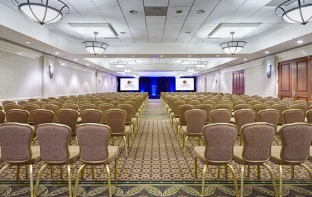 DoubleTree by Hilton Washington DC Crystal City - Image 37