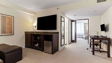 Suite, 1 King Bed (Room to Work) | Living area