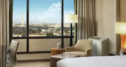 DoubleTree by Hilton Washington DC - Crystal City