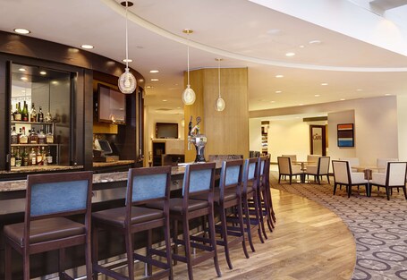 DoubleTree by Hilton Washington DC Crystal City - Image 12