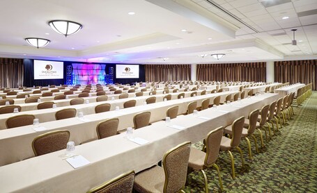 DoubleTree by Hilton Washington DC Crystal City - Image 40