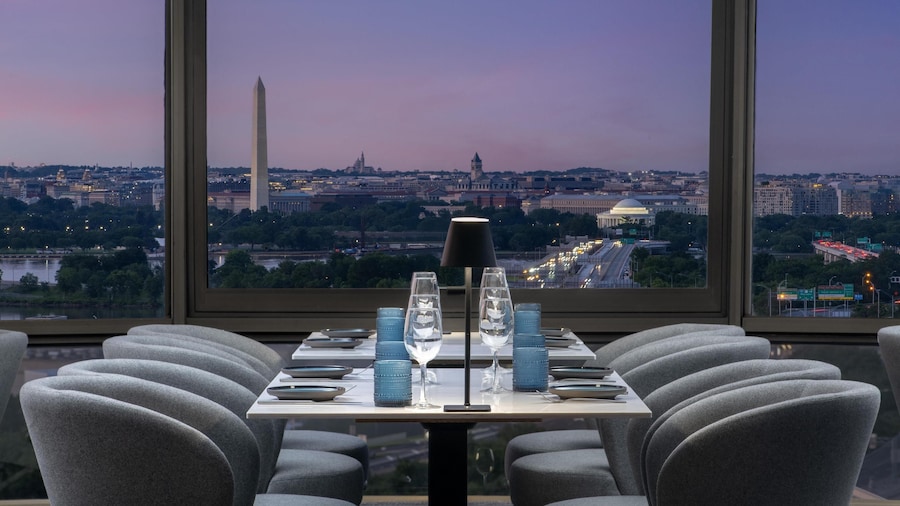 DoubleTree by Hilton Washington DC - Crystal City