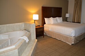 Deluxe Room, 1 King Bed, Non Smoking | Jetted bathtub